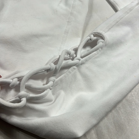 Alo interlace legging in detail 🌿 - Picture 7 of 11